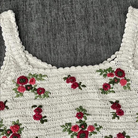ZARA Floral Crochet Crop Top - Picture 2 of 10